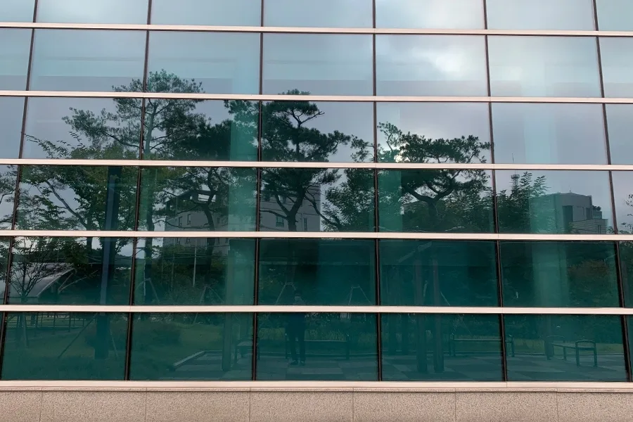 국민체육센터 로비 통유리 전경