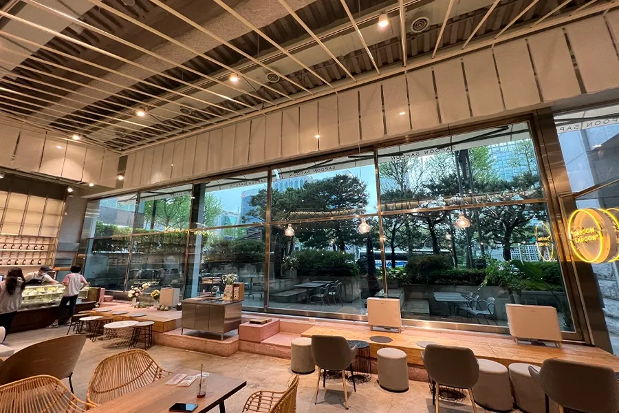 대치동 상가유리썬팅 시공 세부 모습