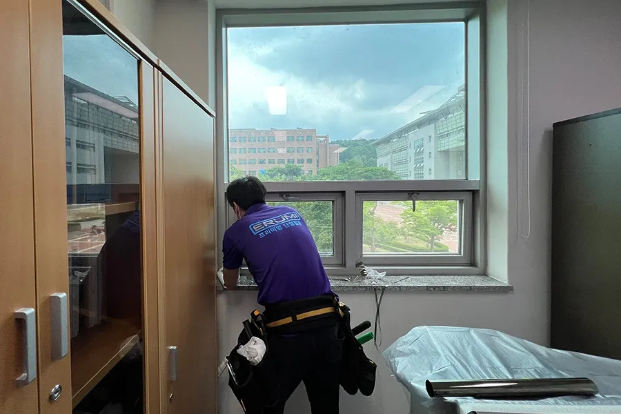 구미 상가유리썬팅 시공 세부 모습